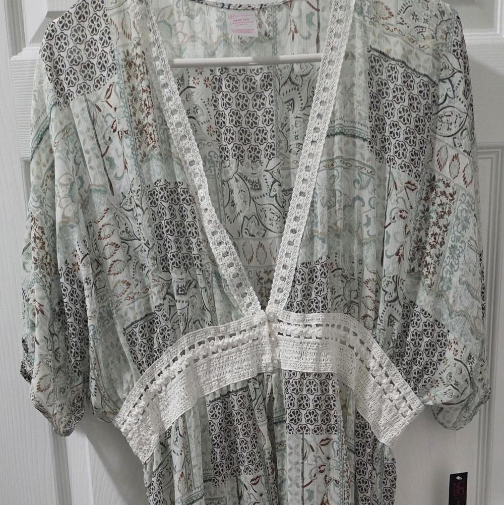 No Boundaries White and Gray Patterned Swim Coverup